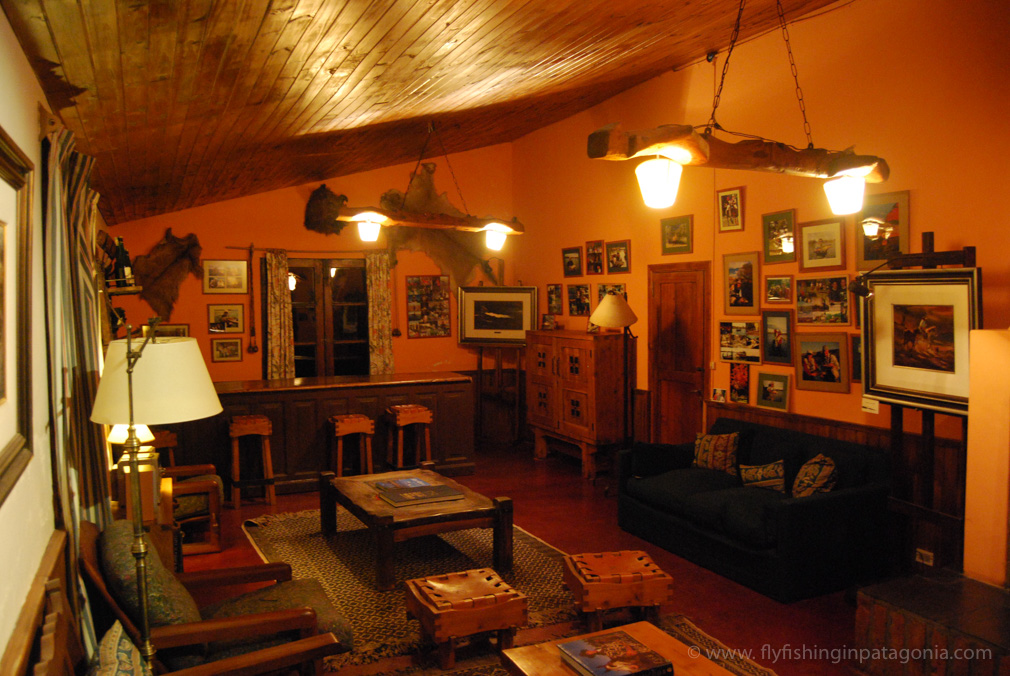The historic barn bar at Estancia Quemquemtreu